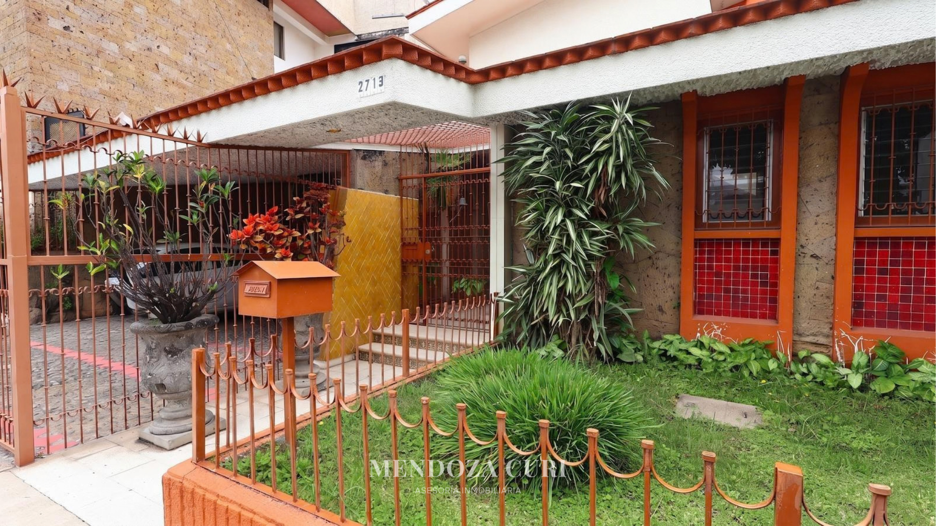 Gran casa en Venta en Jardines del Bosque - foto 1