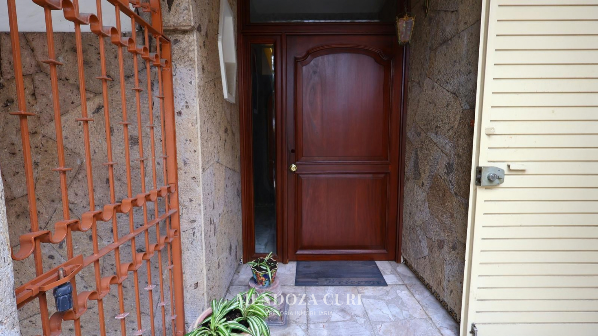 Gran casa en Venta en Jardines del Bosque - foto 2