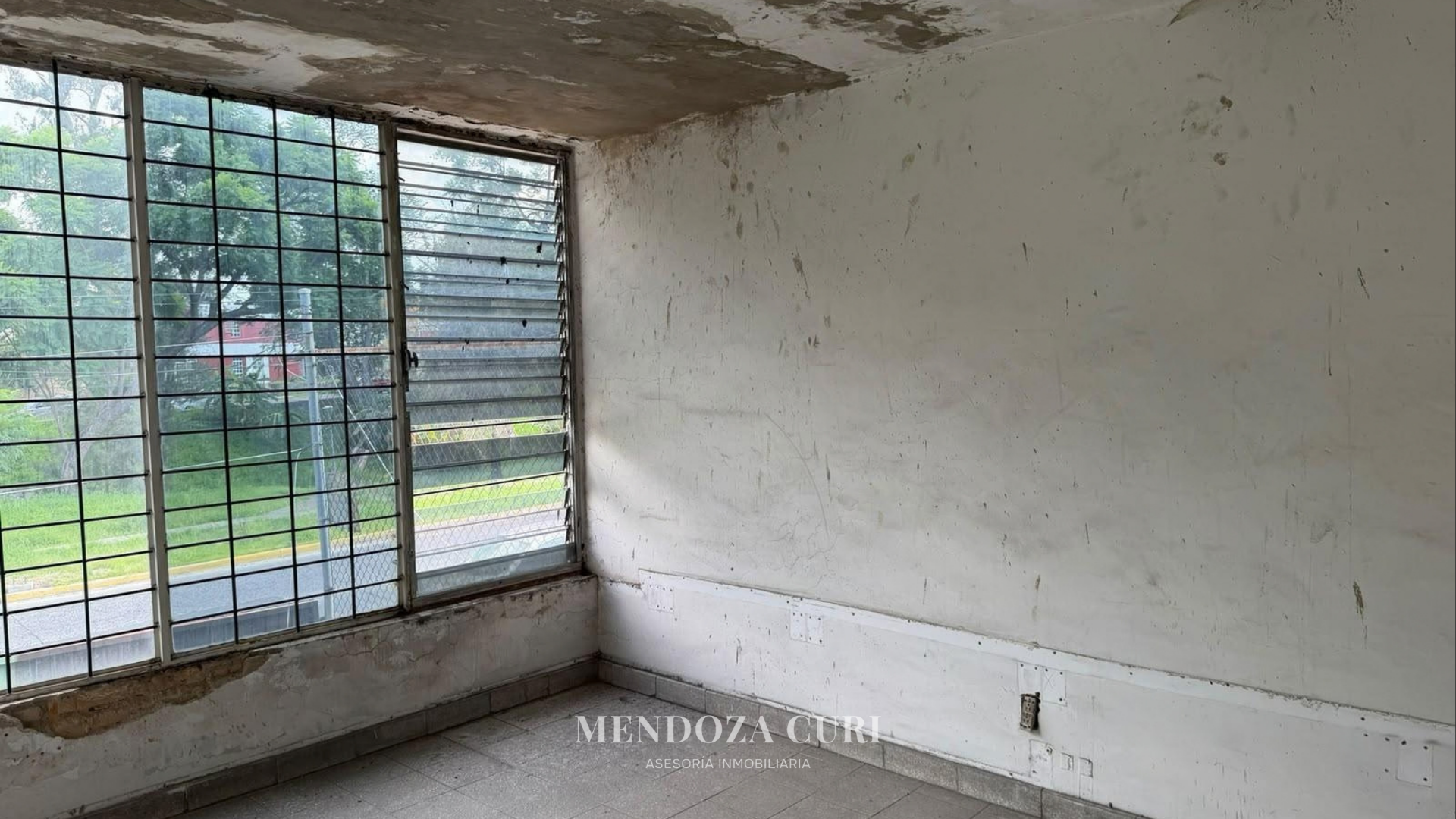 Propiedad para remodelar en Jardines del Country - foto 1