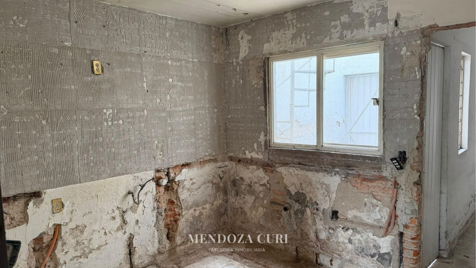 Propiedad para remodelar en Jardines del Country - foto 9