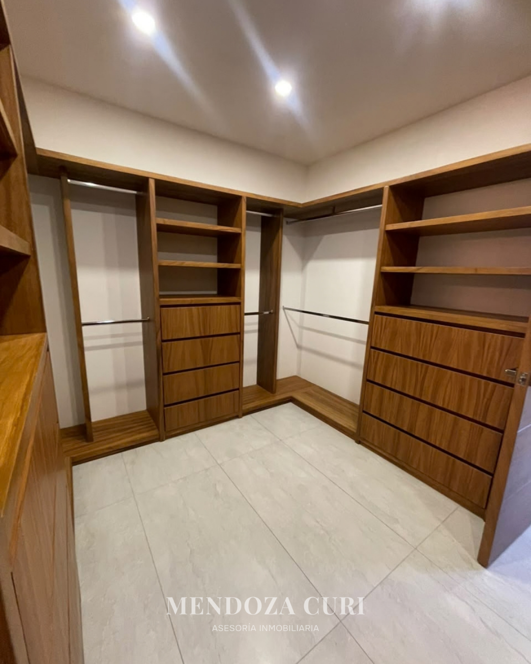 Moderna y hermosa casa en venta en Los Almendros Residencial - foto 1