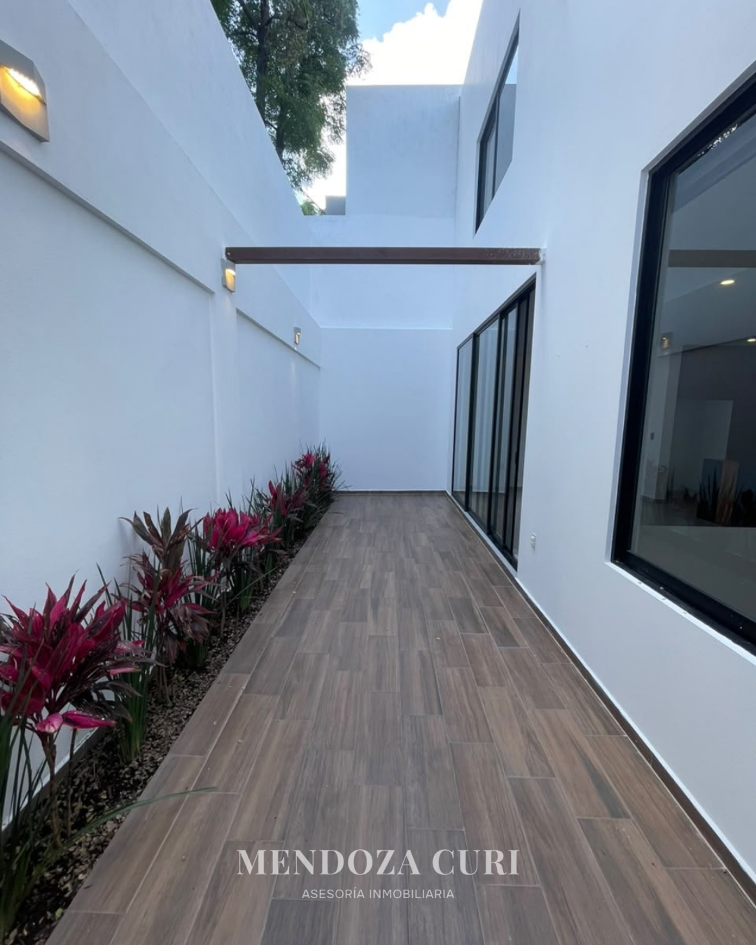 Moderna y hermosa casa en venta en Los Almendros Residencial - foto 3