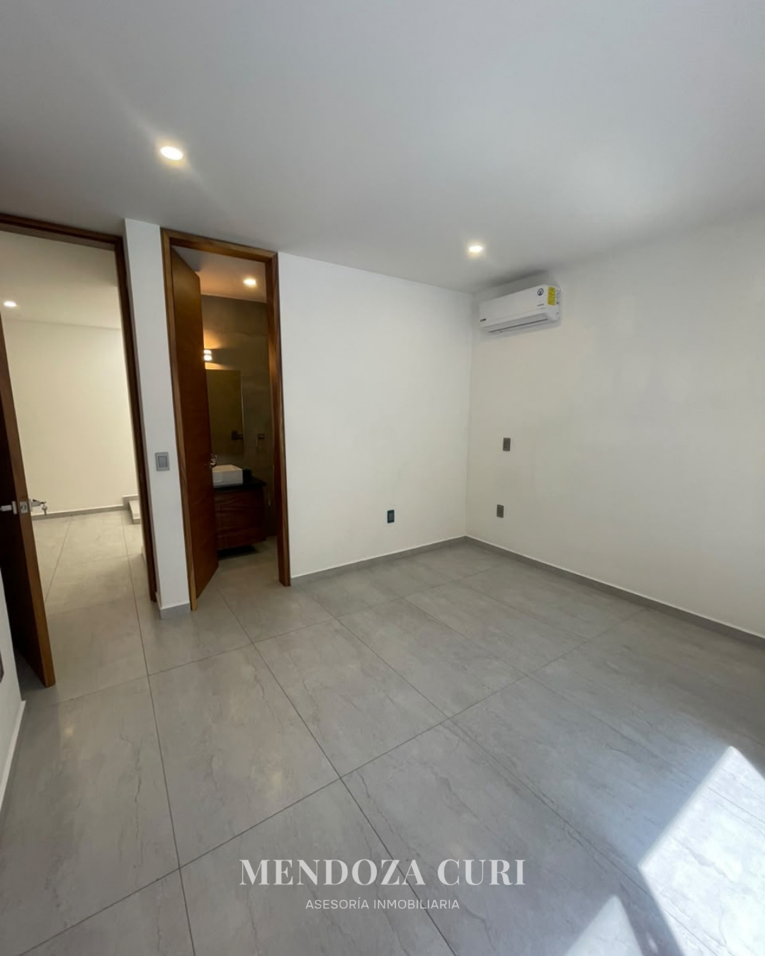 Moderna y hermosa casa en venta en Los Almendros Residencial - foto 7