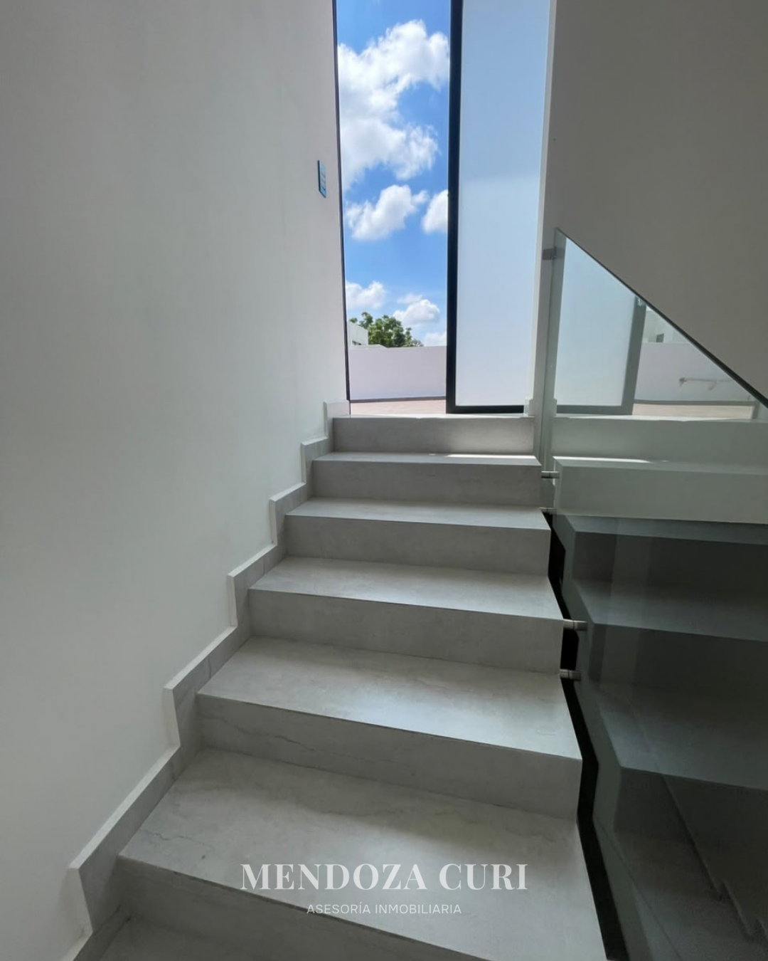 Moderna y hermosa casa en venta en Los Almendros Residencial - foto 8