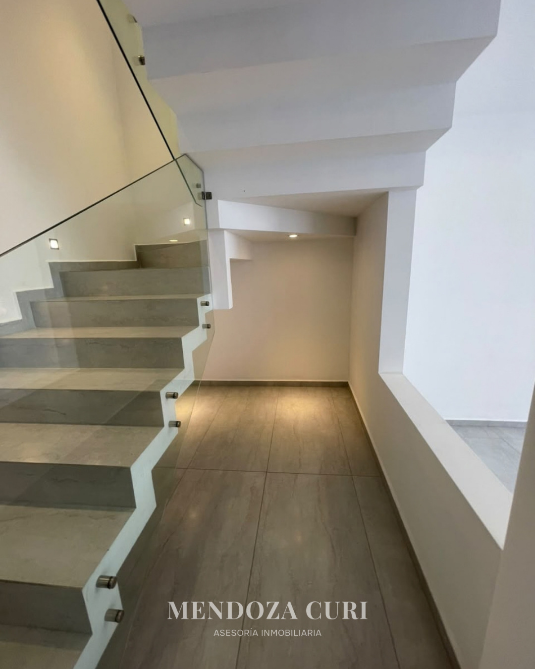 Moderna y hermosa casa en venta en Los Almendros Residencial - foto 11