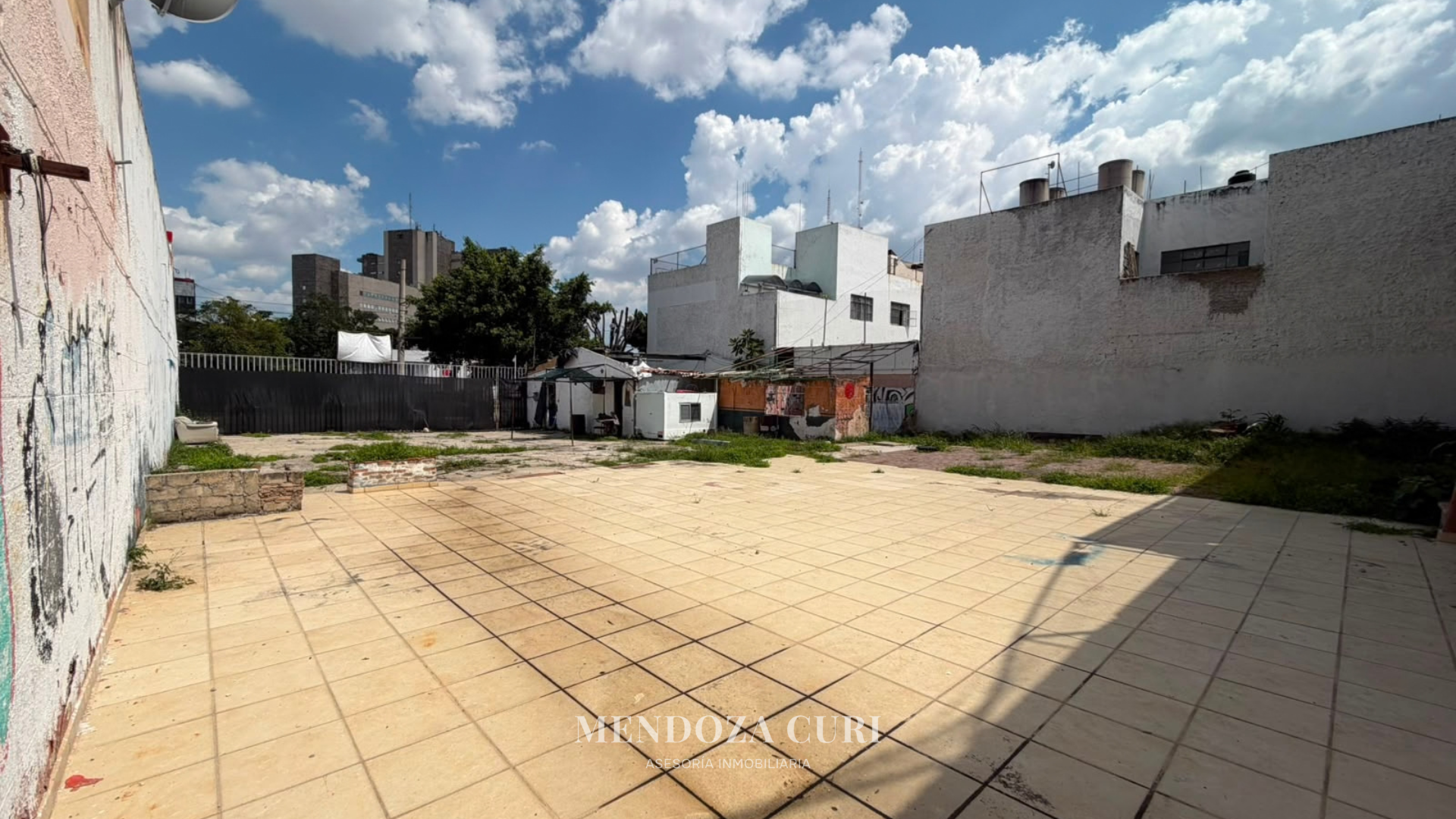 Gran terreno en Venta en Calzada Independencia Nte - foto 2