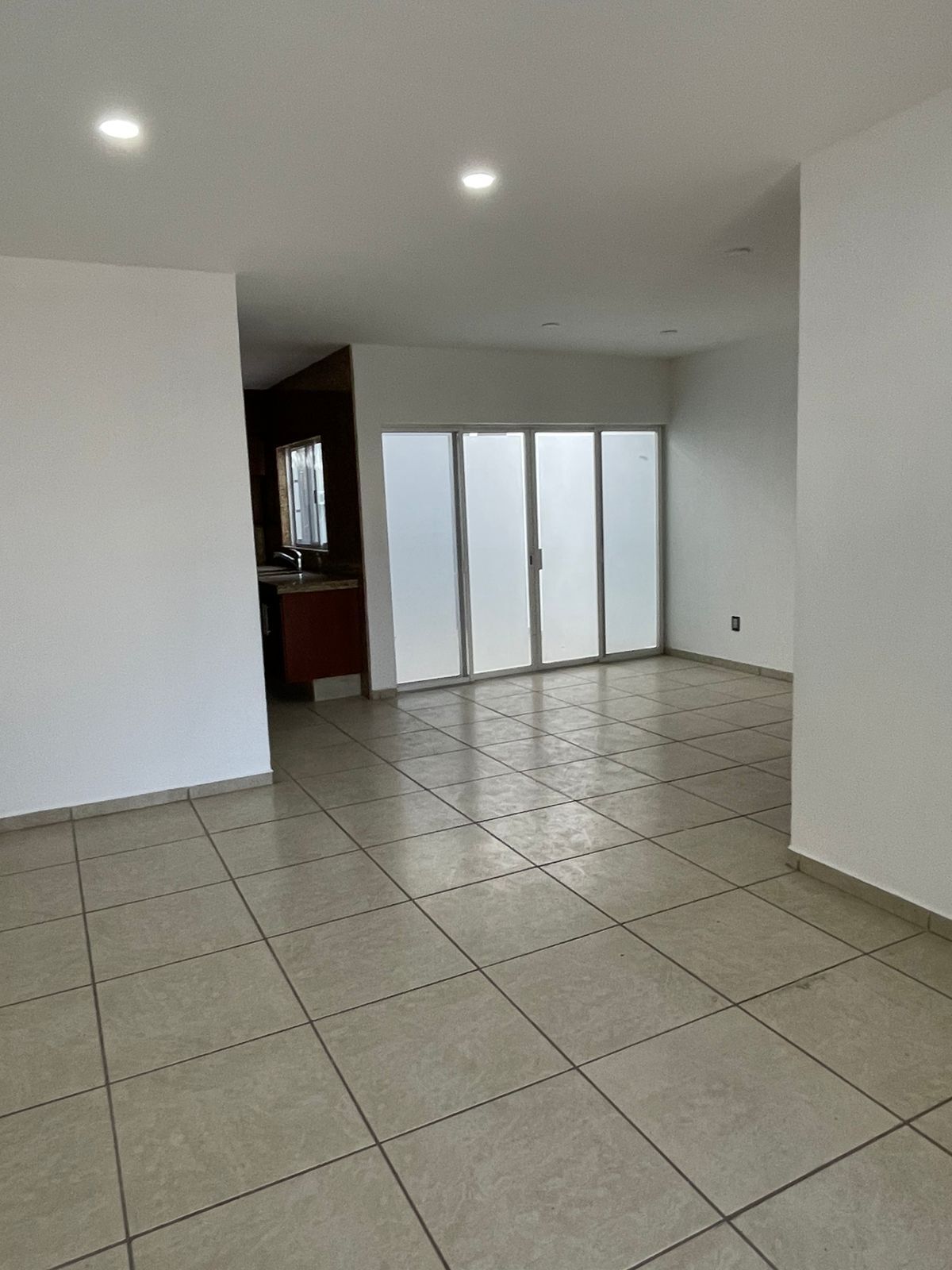 Hermosa casa en venta en Real de Valdepeñas - foto 2