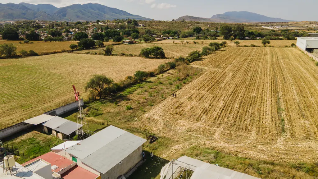 Extraordinario terreno cerca del aeropuerto - foto 3