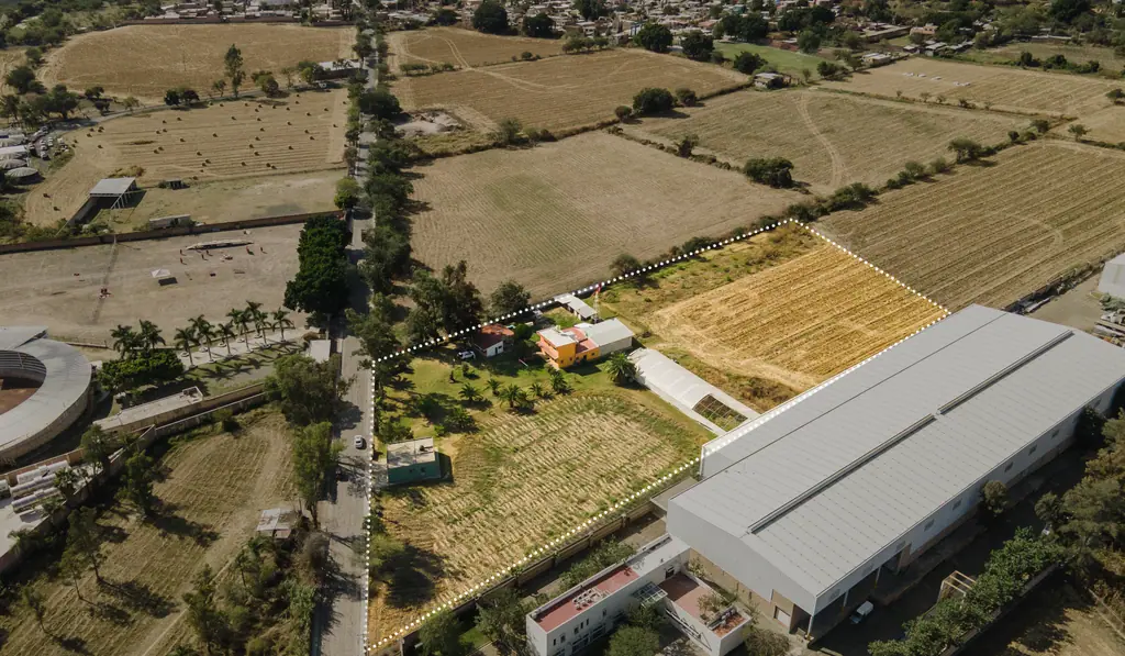 Extraordinario terreno cerca del aeropuerto - foto 6