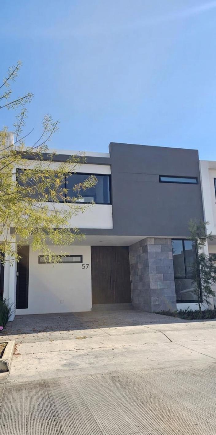 Solares Coto Altanaza: tu refugio de confort y seguridad