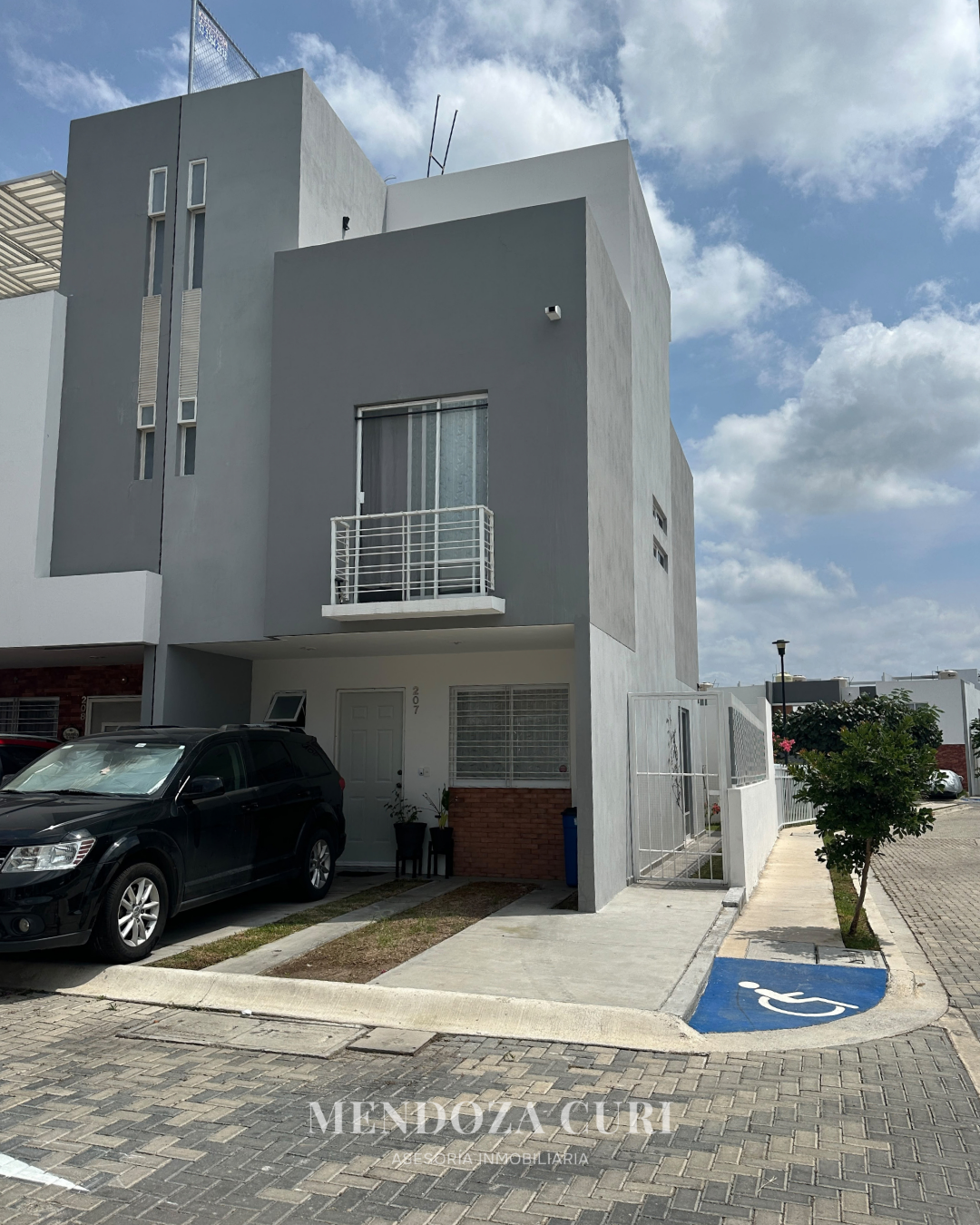 Casa en venta ubicada en Parques de Tesistán