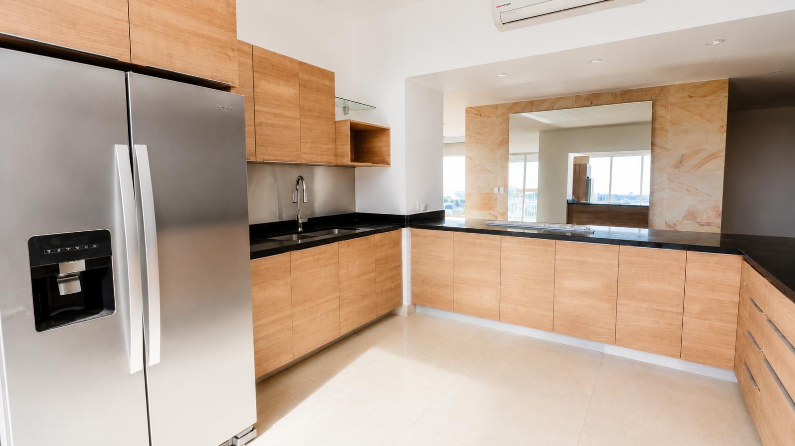 Lujosa casa en renta en Residencial Las Cumbres - foto 14