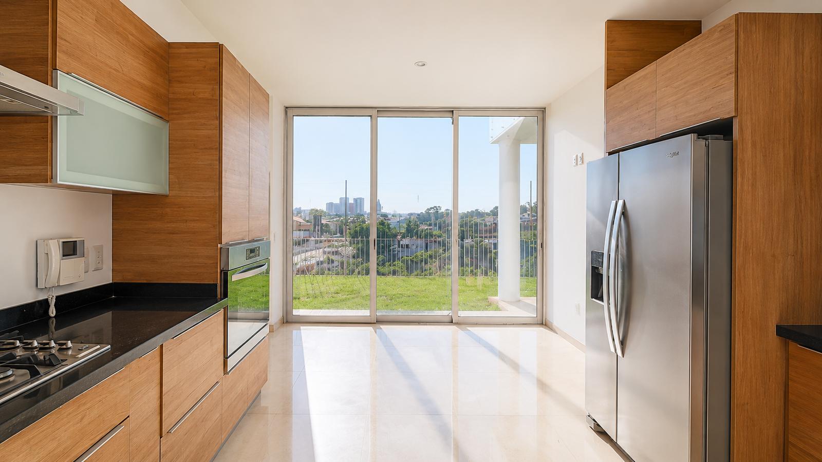 Lujosa casa en renta en Residencial Las Cumbres - foto 15
