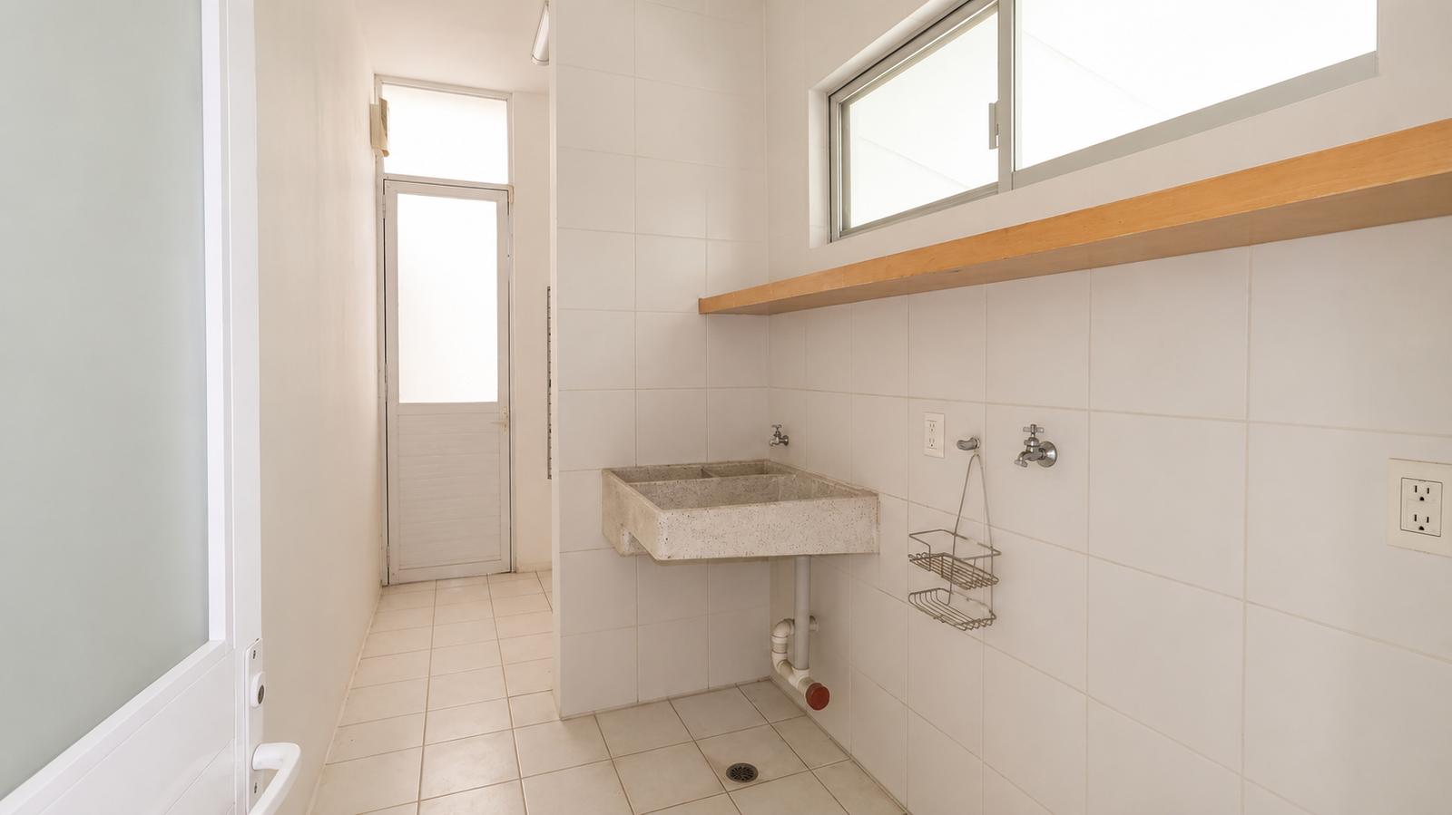 Lujosa casa en renta en Residencial Las Cumbres - foto 17