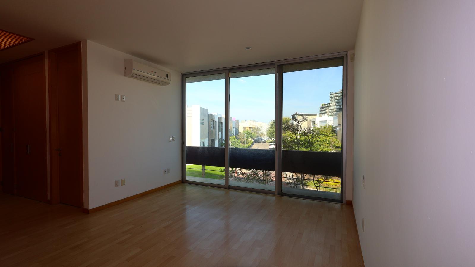 Lujosa casa en renta en Residencial Las Cumbres - foto 28