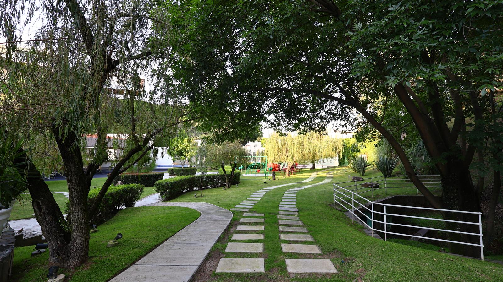 Lujosa casa en renta en Residencial Las Cumbres - foto 25