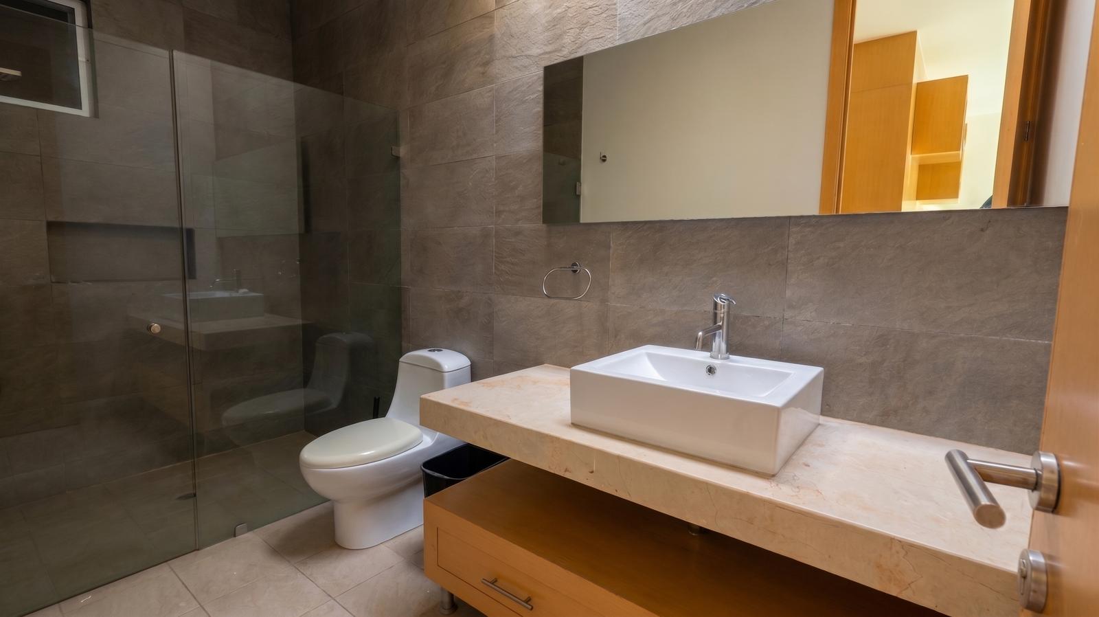 Lujosa casa en renta en Residencial Las Cumbres - foto 33