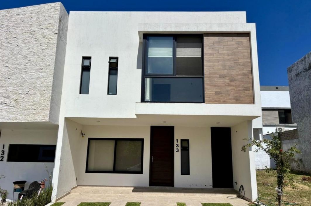 CASA EN COTO CARRARA