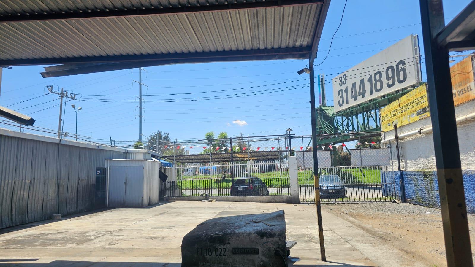 Bodega Industrial en Calz. Lázaro Cárdenas  - foto 2