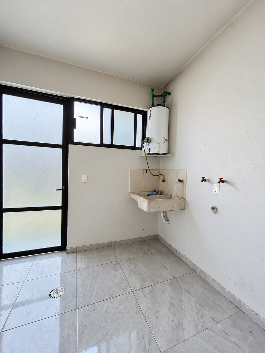 Amplia casa en renta ubicada en La Cima (coto C) - foto 4