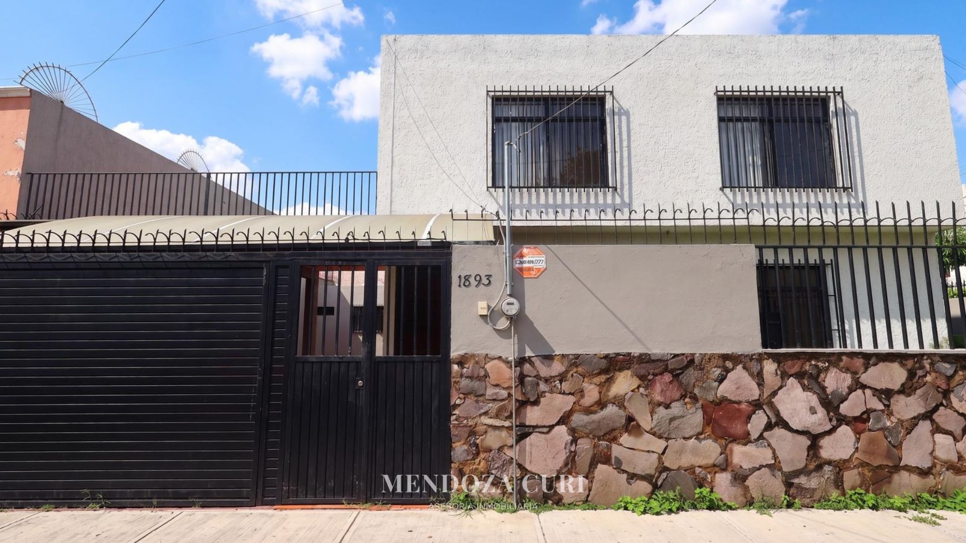 Amplia casa en venta en Lomas del Country