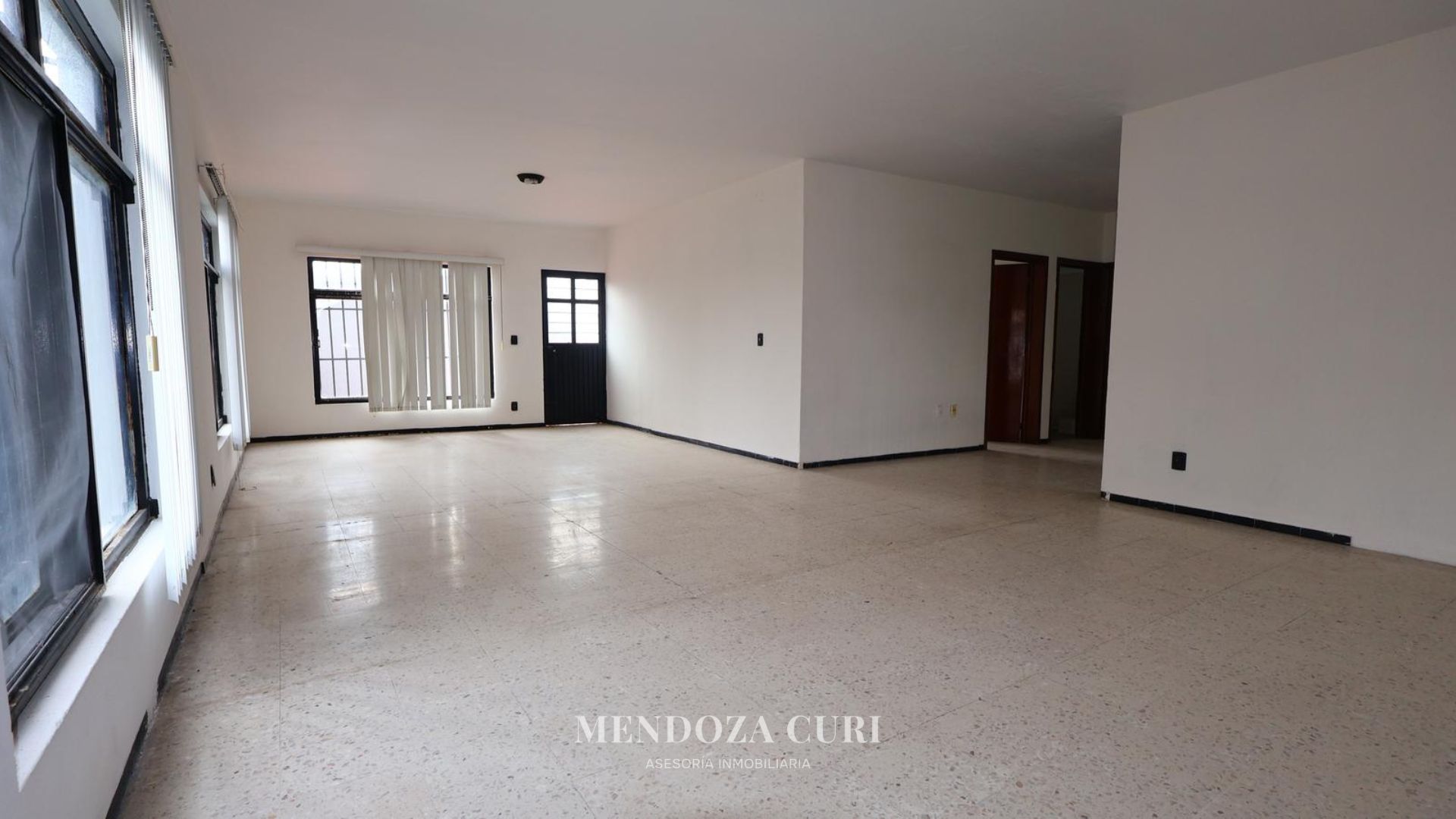 Amplia casa en venta en Lomas del Country - foto 4