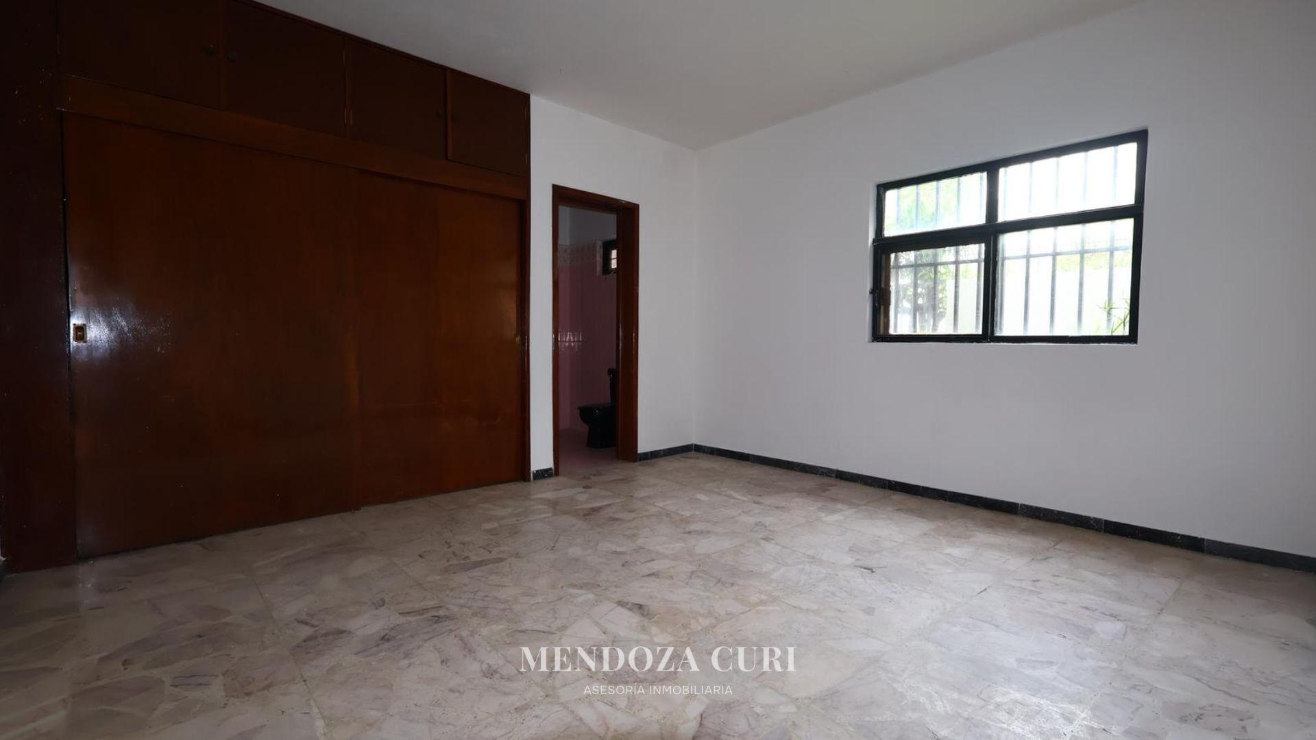Amplia casa en venta en Lomas del Country - foto 8