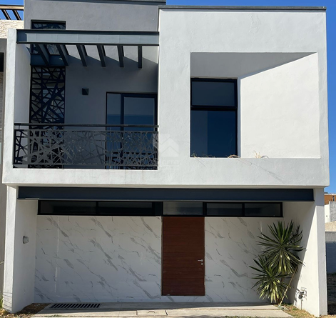 Casa en Venta en Valle Imperial – Coto Castaños UP 44