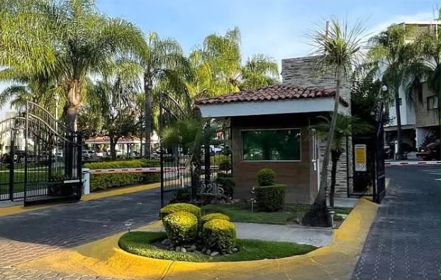 ¡Vive en un coto privado con seguridad, amplias calles y frente al parque! Una excelente opción para quienes buscan comodidad, tranquilidad y una ubicación con todos los servicios a su alcance. - foto 15
