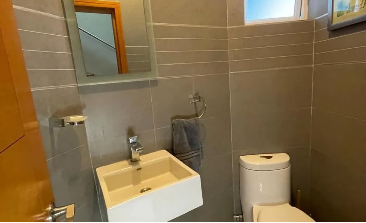 ¡Vive en un coto privado con seguridad, amplias calles y frente al parque! Una excelente opción para quienes buscan comodidad, tranquilidad y una ubicación con todos los servicios a su alcance. - foto 6