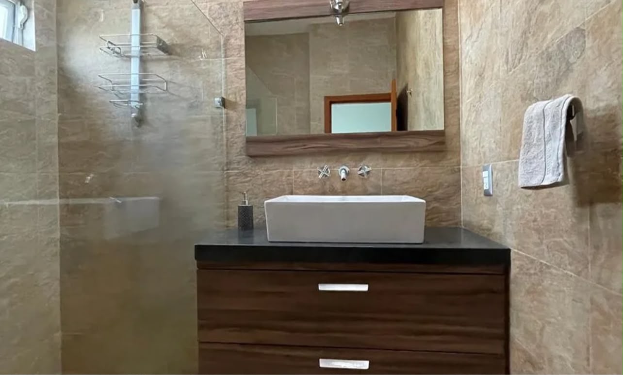 ¡Vive en un coto privado con seguridad, amplias calles y frente al parque! Una excelente opción para quienes buscan comodidad, tranquilidad y una ubicación con todos los servicios a su alcance. - foto 10